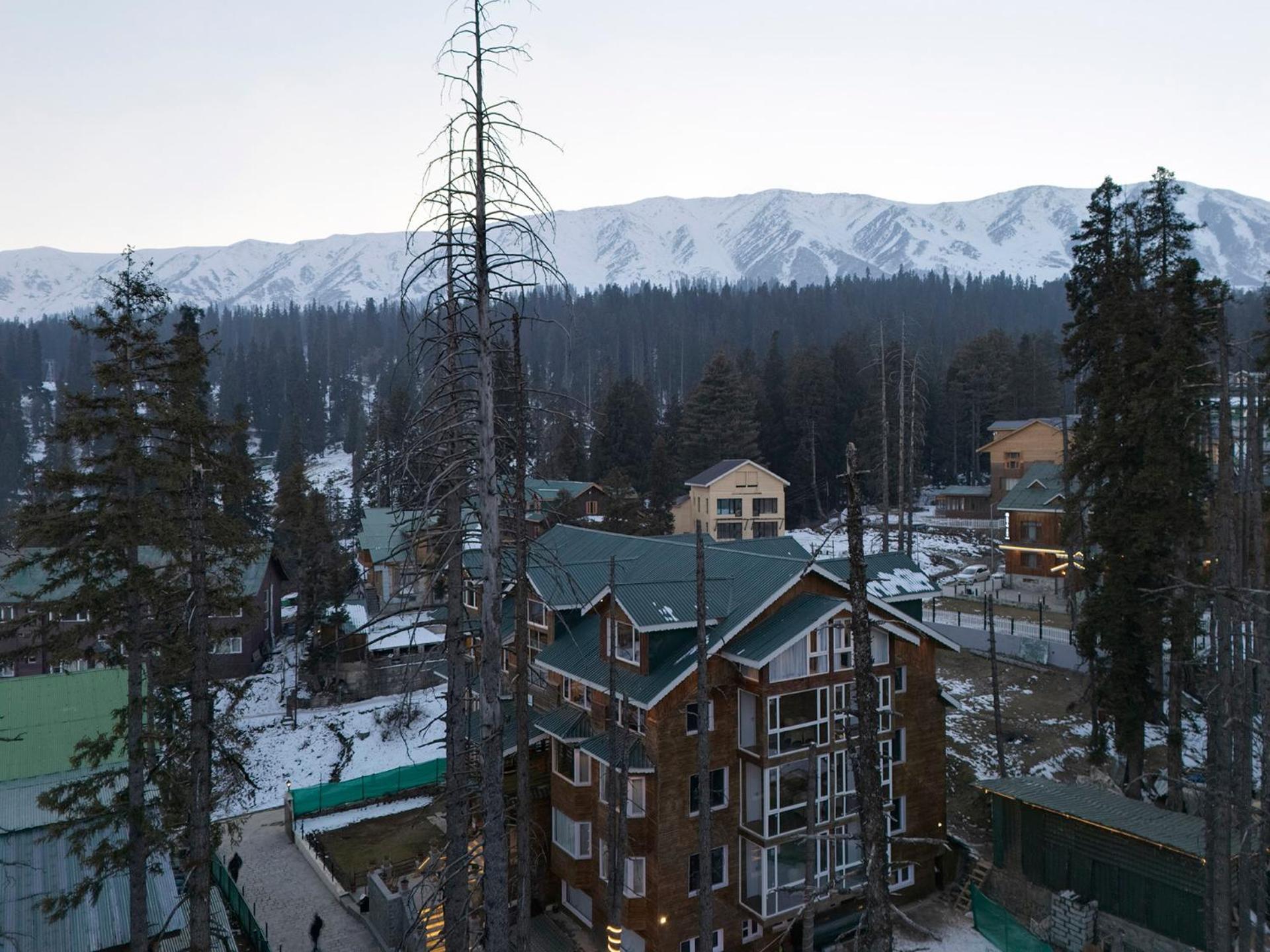 Hotel Pine Spring Gulmarg Kültér fotó