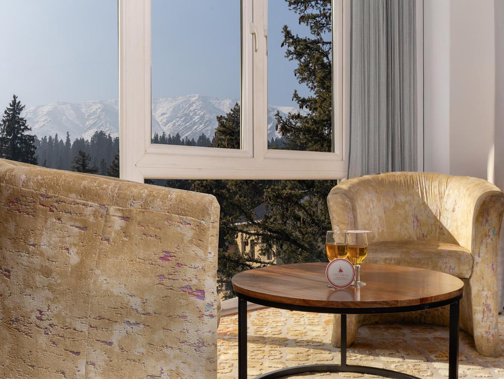 Hotel Pine Spring Gulmarg Kültér fotó