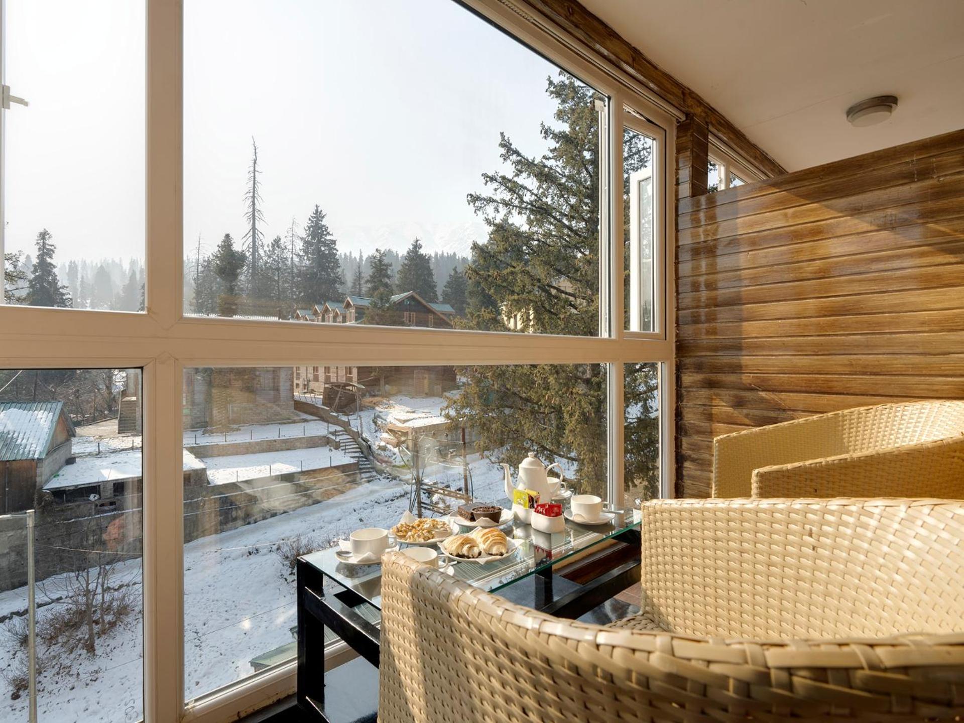 Hotel Pine Spring Gulmarg Kültér fotó