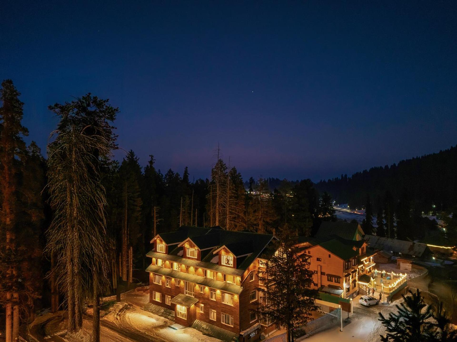 Hotel Pine Spring Gulmarg Kültér fotó