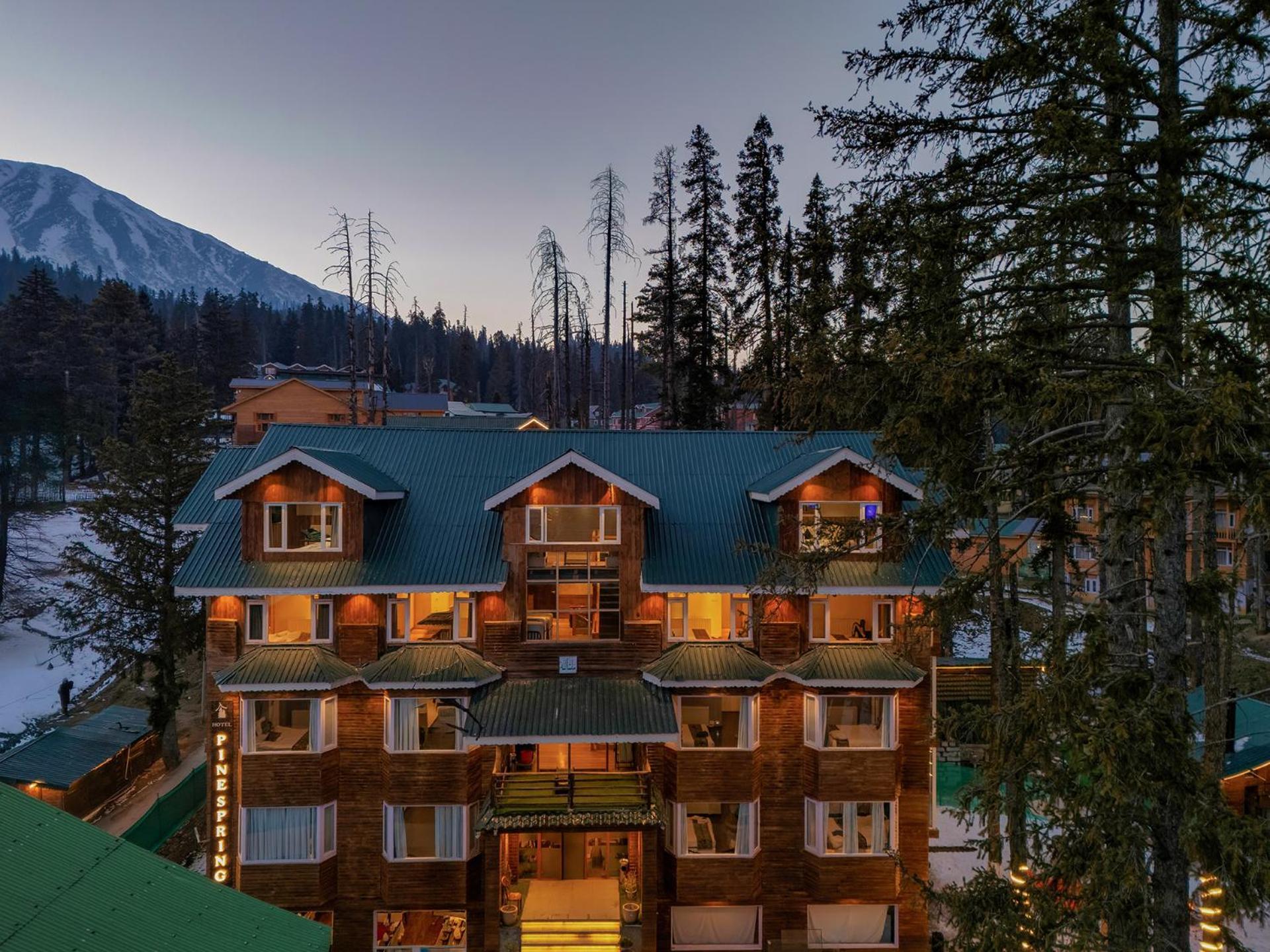 Hotel Pine Spring Gulmarg Kültér fotó